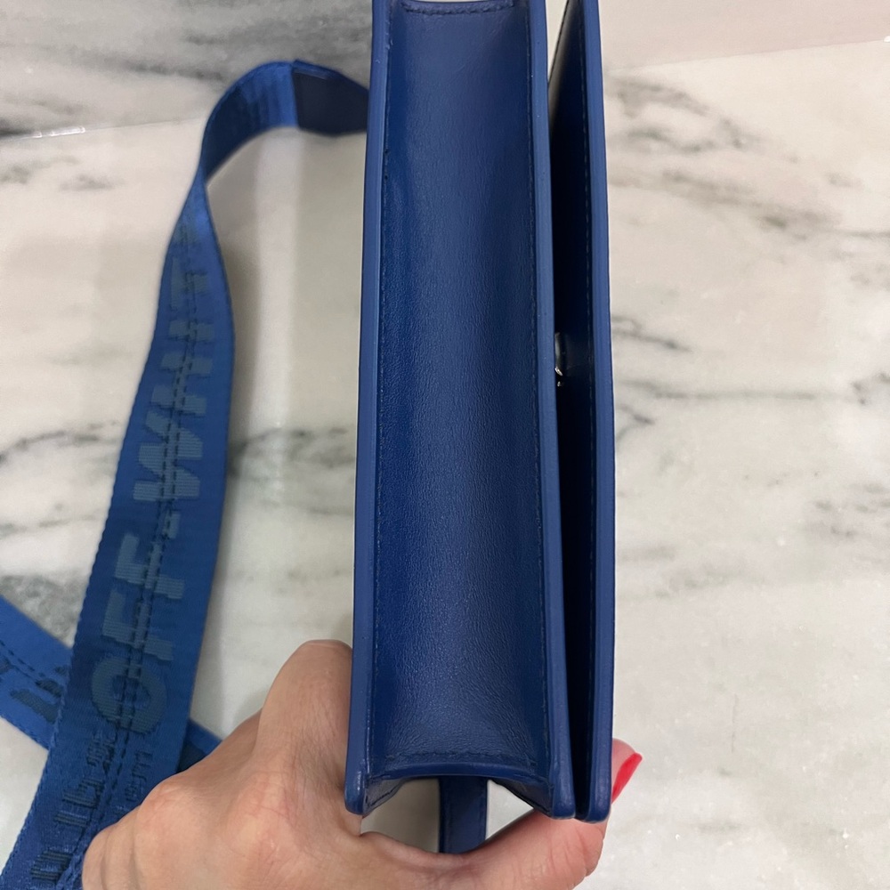 Off White brand Blue Crossbody Bag Never Used - Picture 4 of 7